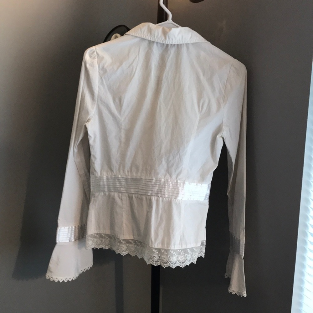 White blouse - Picture 3 of 4